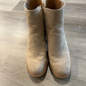 Universal Thread Heeled Boots